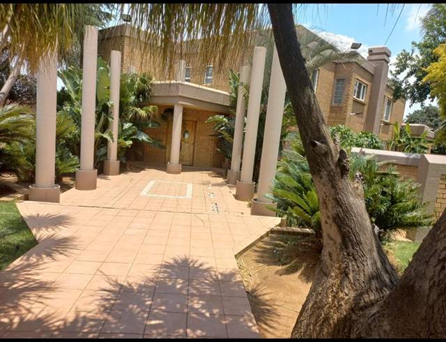 5 BEDROOM HOUSE FOR SALE IN SUNWARD PARK